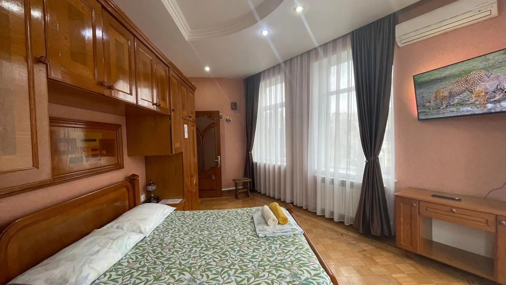Fountain Square-Balconies In Old Town Apartment Baku Azerbaijan